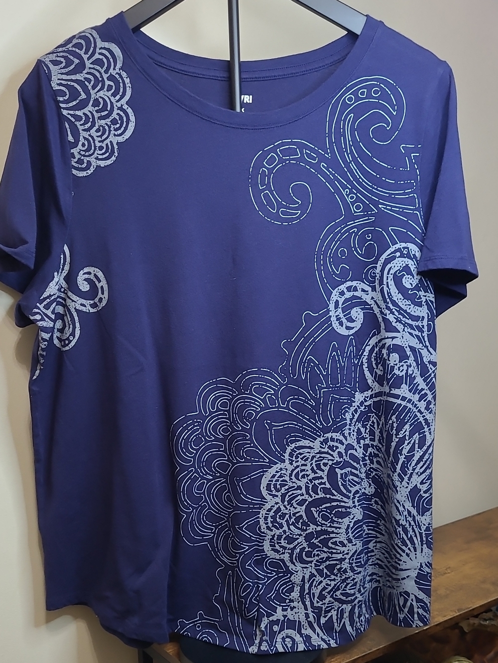 EVRI Navy Blue Short Sleeve Tee with Light Blueish Grey Swirl Print size 0X